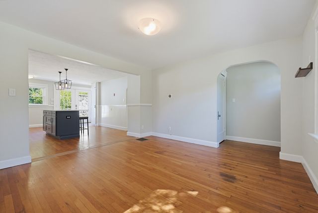 191 Whitins Rd, Sutton, MA 01590