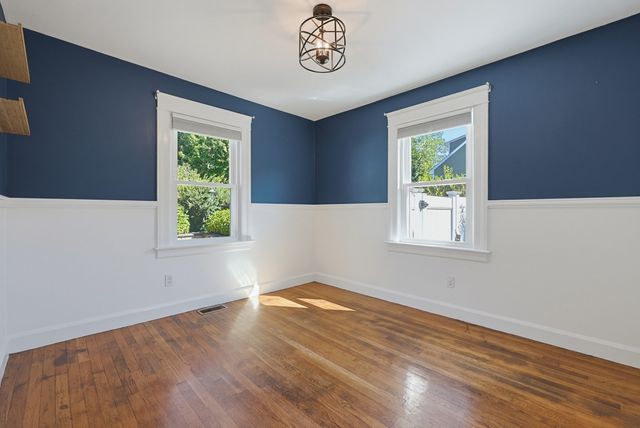191 Whitins Rd, Sutton, MA 01590