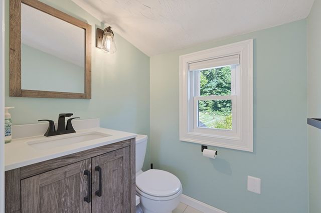 191 Whitins Rd, Sutton, MA 01590