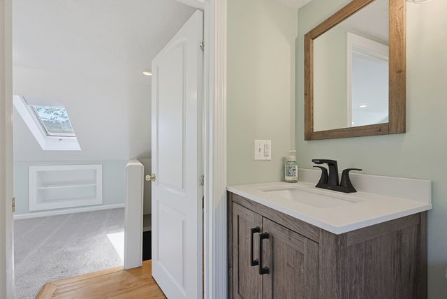 191 Whitins Rd, Sutton, MA 01590