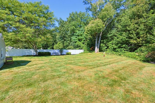 191 Whitins Rd, Sutton, MA 01590