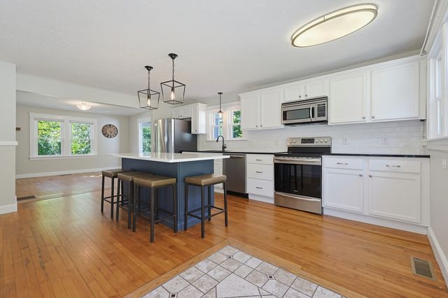 191 Whitins Rd, Sutton, MA 01590