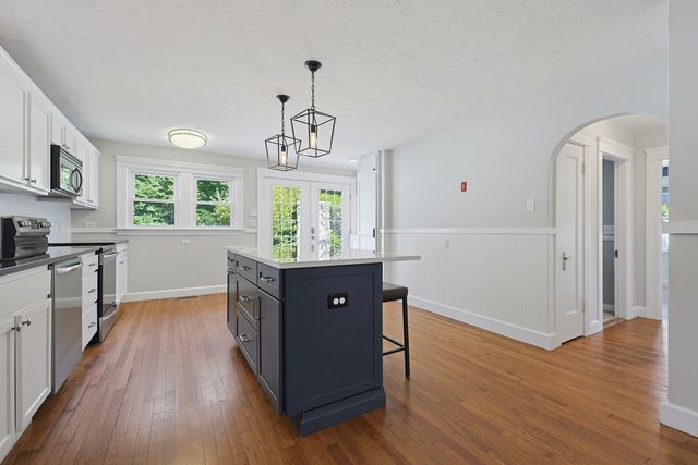 191 Whitins Rd, Sutton, MA 01590