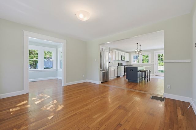 191 Whitins Rd, Sutton, MA 01590