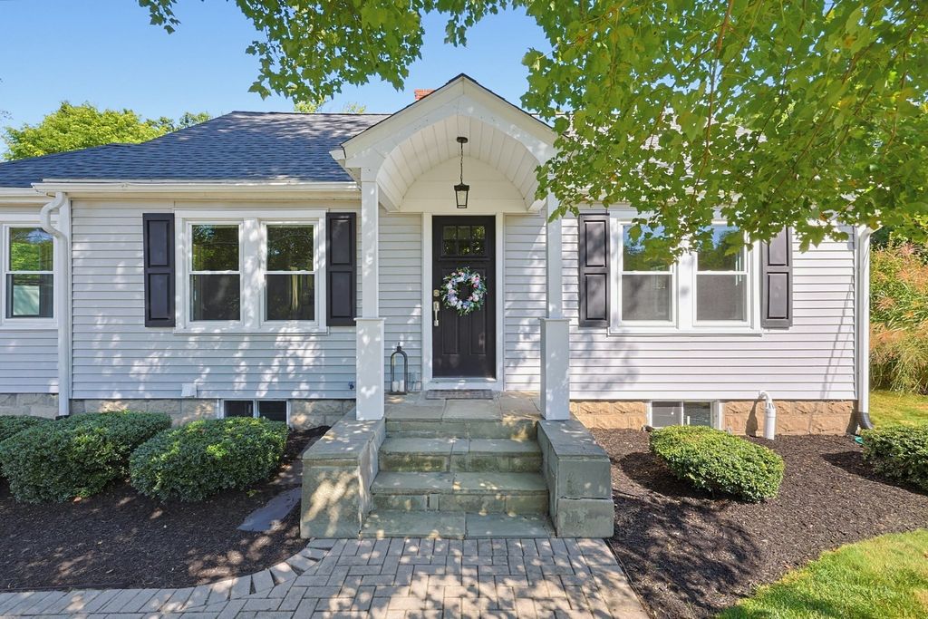 191 Whitins Rd, Sutton, MA 01590