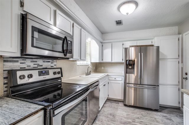 908 Redberry Hill Road, Baytown, TX 77521