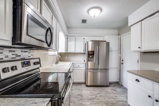 908 Redberry Hill Road, Baytown, TX 77521