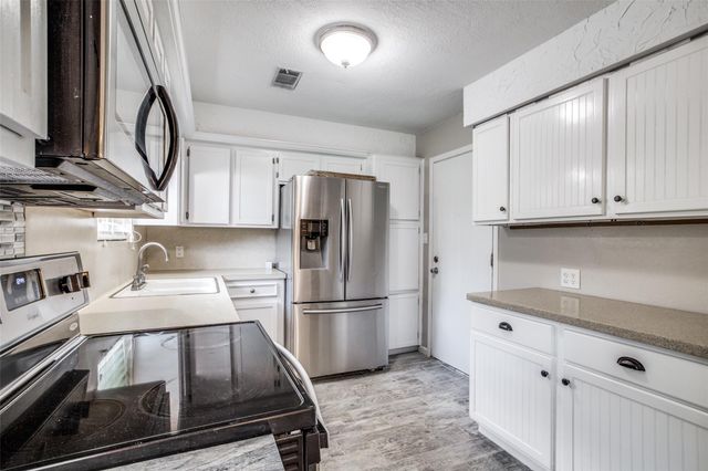 908 Redberry Hill Road, Baytown, TX 77521