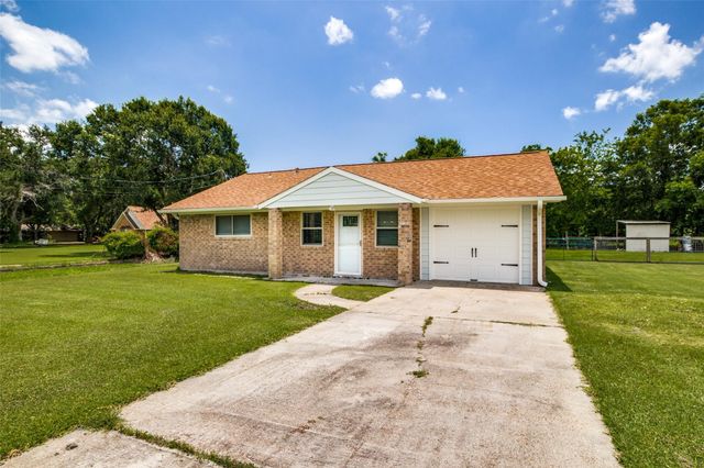 908 Redberry Hill Road, Baytown, TX 77521