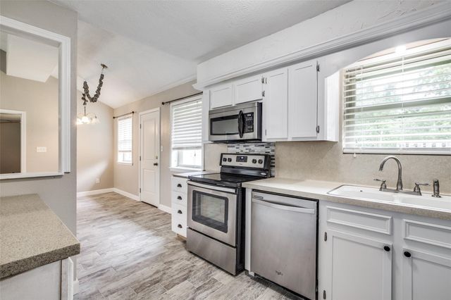 908 Redberry Hill Road, Baytown, TX 77521