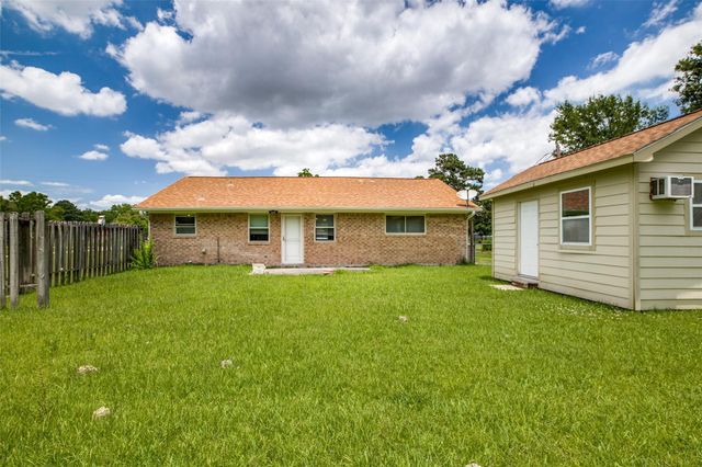 908 Redberry Hill Road, Baytown, TX 77521