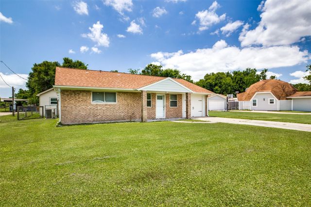 908 Redberry Hill Road, Baytown, TX 77521