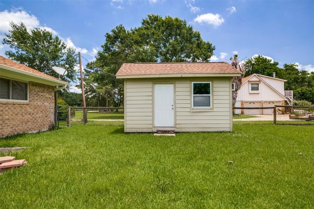 908 Redberry Hill Road, Baytown, TX 77521