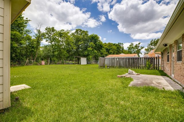 908 Redberry Hill Road, Baytown, TX 77521