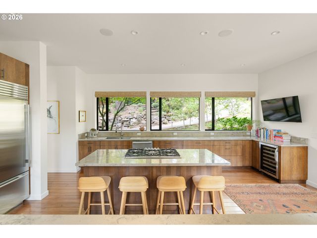 445 Nw SKYLINE Blvd, Portland, OR 97229