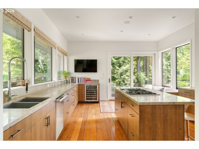445 Nw SKYLINE Blvd, Portland, OR 97229