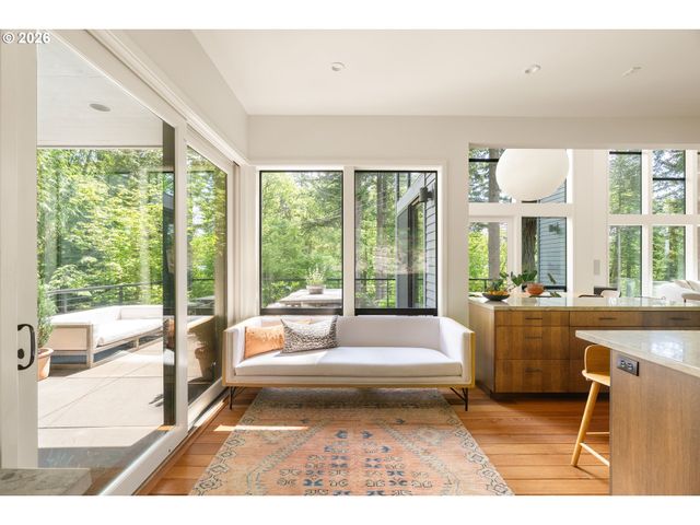 445 Nw SKYLINE Blvd, Portland, OR 97229