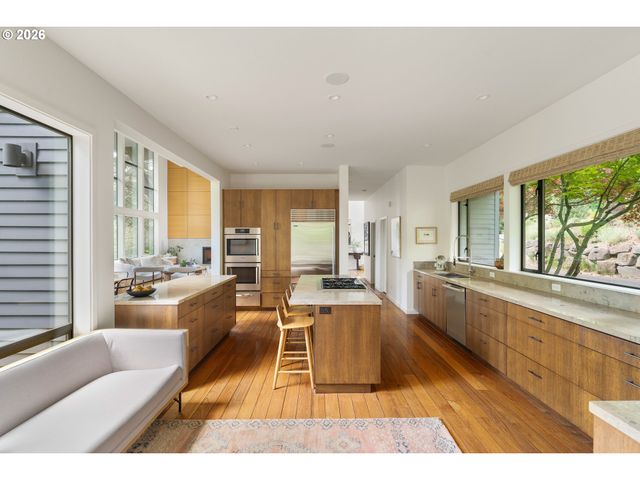 445 Nw SKYLINE Blvd, Portland, OR 97229
