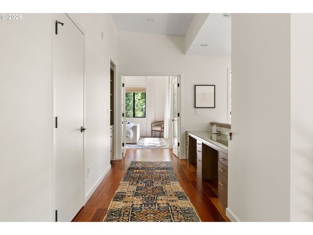 445 Nw SKYLINE Blvd, Portland, OR 97229