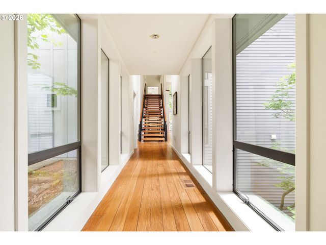 445 Nw SKYLINE Blvd, Portland, OR 97229
