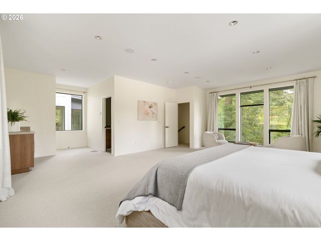 445 Nw SKYLINE Blvd, Portland, OR 97229
