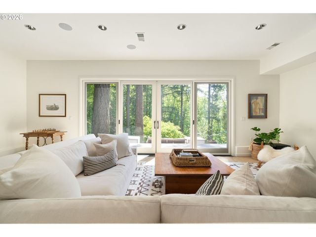 445 Nw SKYLINE Blvd, Portland, OR 97229