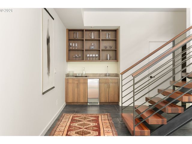 445 Nw SKYLINE Blvd, Portland, OR 97229