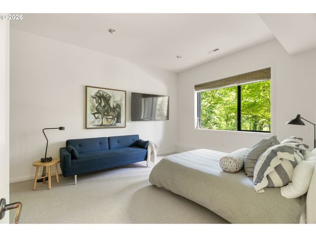 445 Nw SKYLINE Blvd, Portland, OR 97229