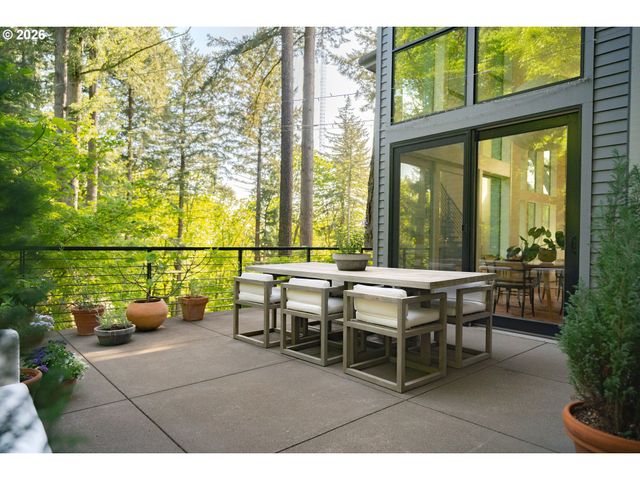 445 Nw SKYLINE Blvd, Portland, OR 97229
