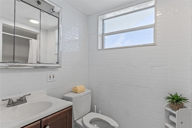 7933 E West Drive 1025, North Bay Village, FL 33141