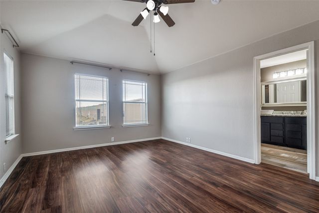 516 Legends Drive, Lewisville, TX 75057