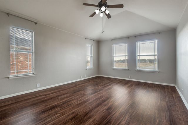 516 Legends Drive, Lewisville, TX 75057