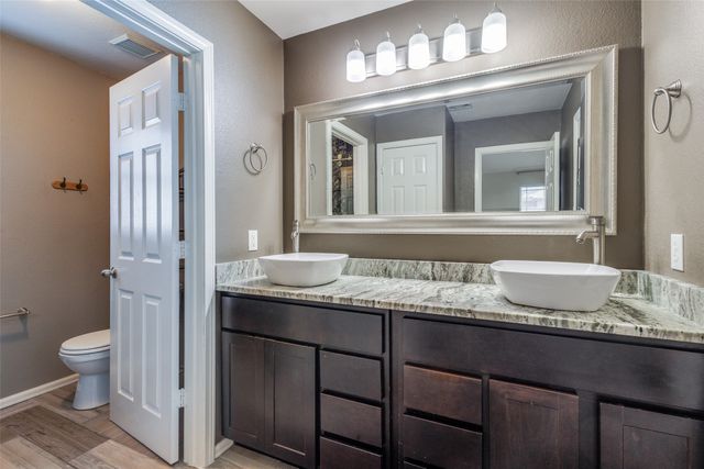 516 Legends Drive, Lewisville, TX 75057