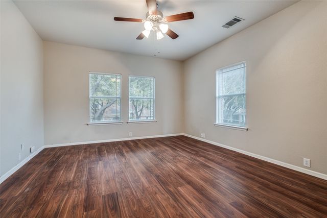 516 Legends Drive, Lewisville, TX 75057