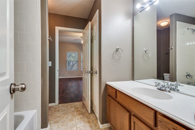 516 Legends Drive, Lewisville, TX 75057