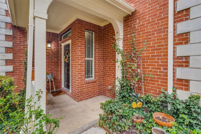 516 Legends Drive, Lewisville, TX 75057