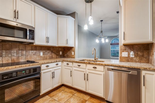 516 Legends Drive, Lewisville, TX 75057