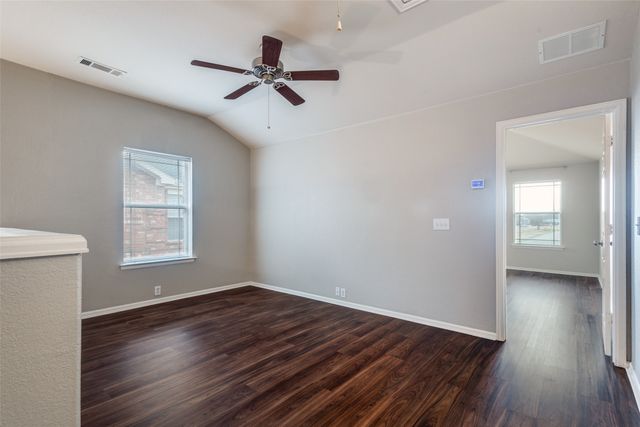 516 Legends Drive, Lewisville, TX 75057