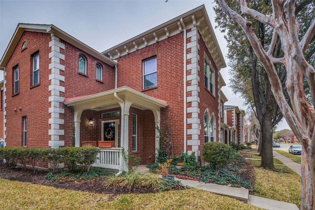 516 Legends Drive, Lewisville, TX 75057