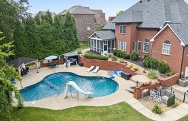 405 Lake Pointe Dr, Clarksville, TN 37043