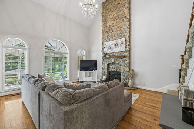 405 Lake Pointe Dr, Clarksville, TN 37043
