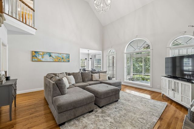 405 Lake Pointe Dr, Clarksville, TN 37043