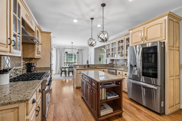 405 Lake Pointe Dr, Clarksville, TN 37043
