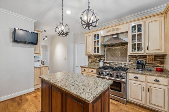 405 Lake Pointe Dr, Clarksville, TN 37043