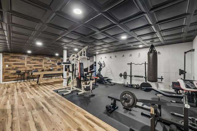 405 Lake Pointe Dr, Clarksville, TN 37043