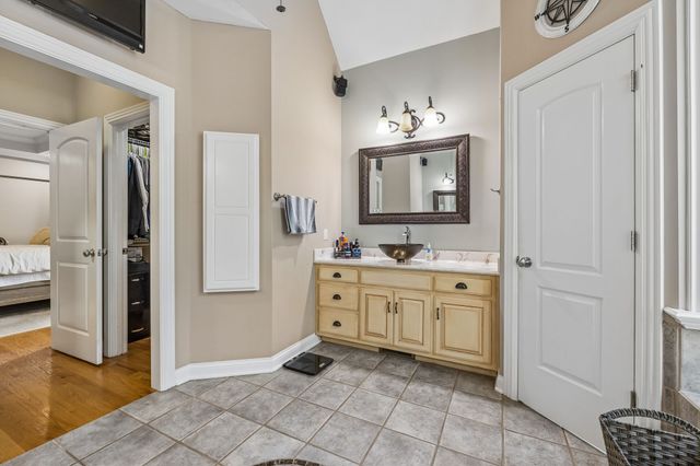 405 Lake Pointe Dr, Clarksville, TN 37043