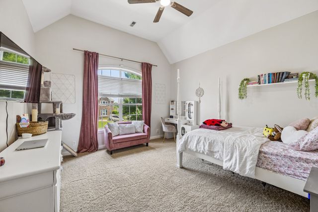 405 Lake Pointe Dr, Clarksville, TN 37043