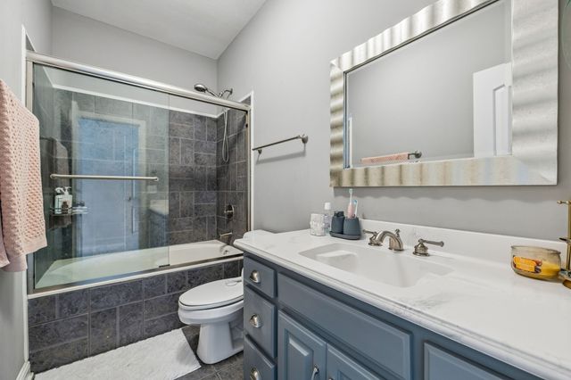 405 Lake Pointe Dr, Clarksville, TN 37043