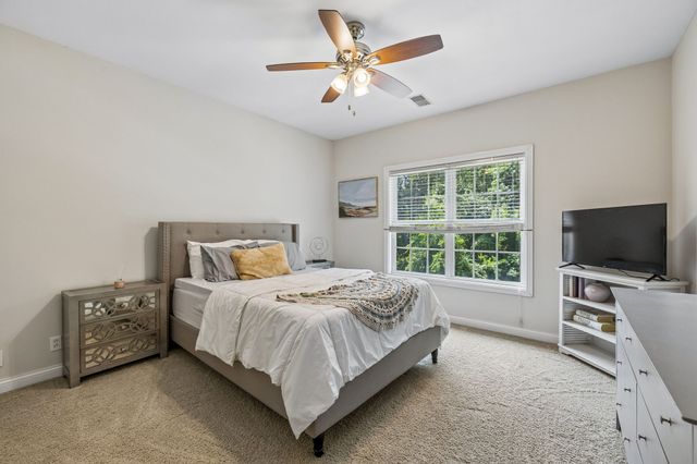405 Lake Pointe Dr, Clarksville, TN 37043