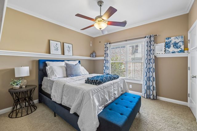 405 Lake Pointe Dr, Clarksville, TN 37043